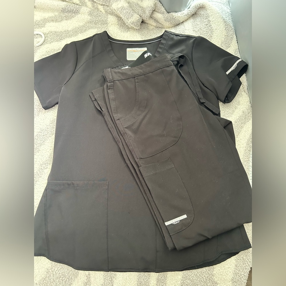 Sketchers by Barco scrub set